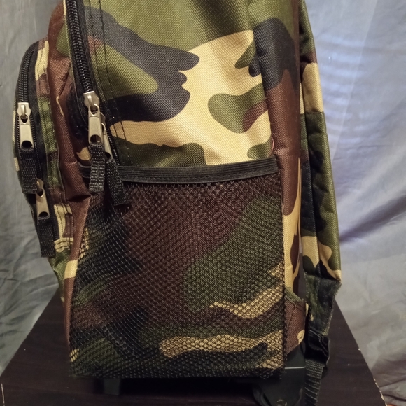 Rockland camouflage 2 roller travel case with handle - Picture 4 of 7